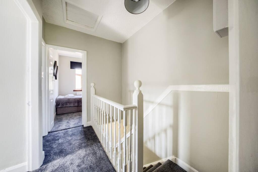 Low Rate - Coventry For 3 Bedroom House With Garden, Free Netflix And Unlimited Wi-Fi - Driveway Parking - Agc Exterior foto